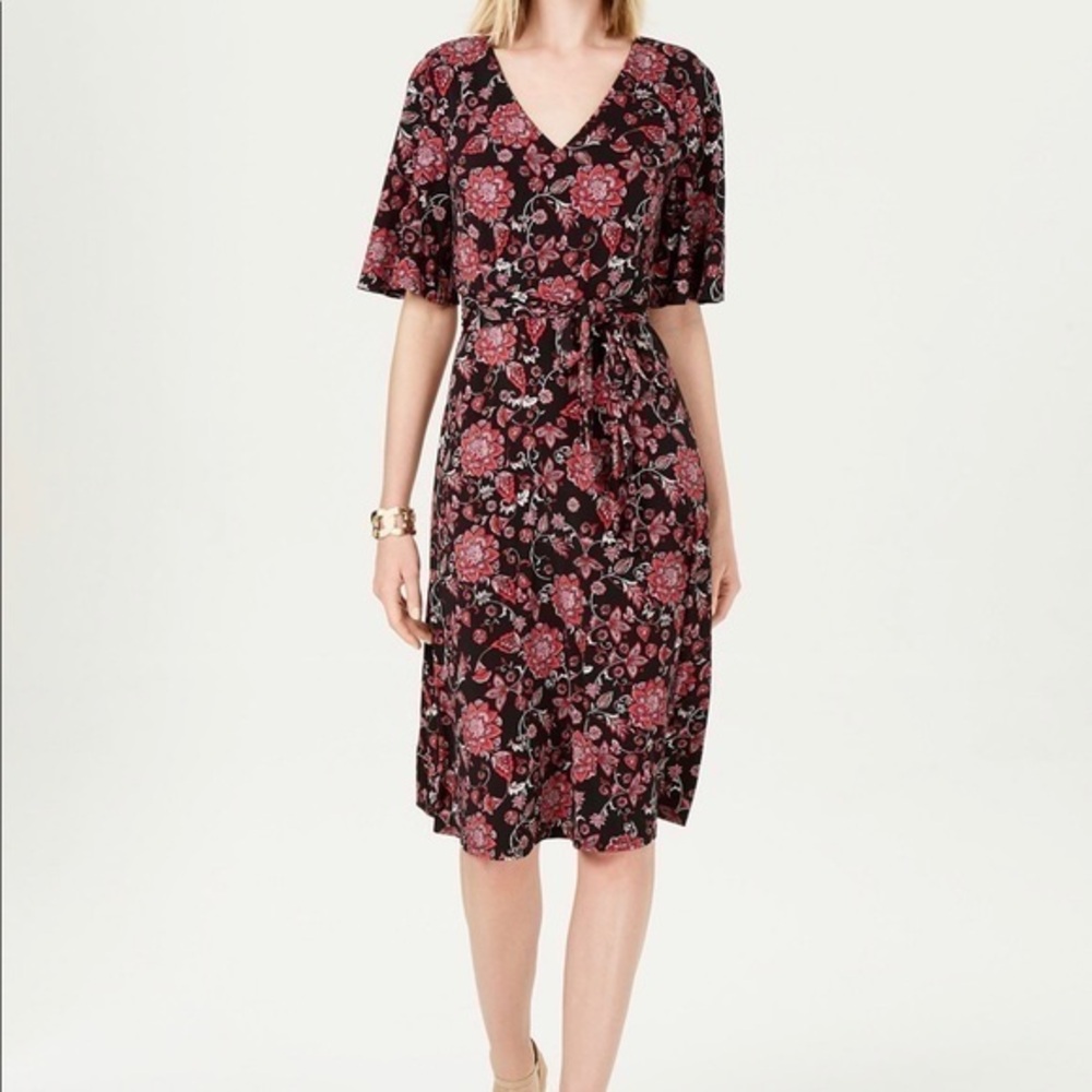 FLUTTER SLEEVE DRESS Size XXL